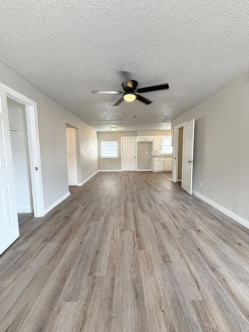 CD 1732 E. Dartmouth Street — Photo 2