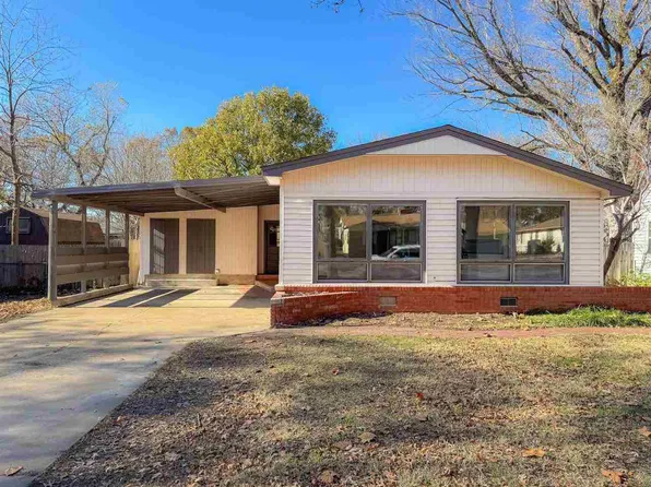 1700 N Woodland Rd, Ponca City, OK 74604