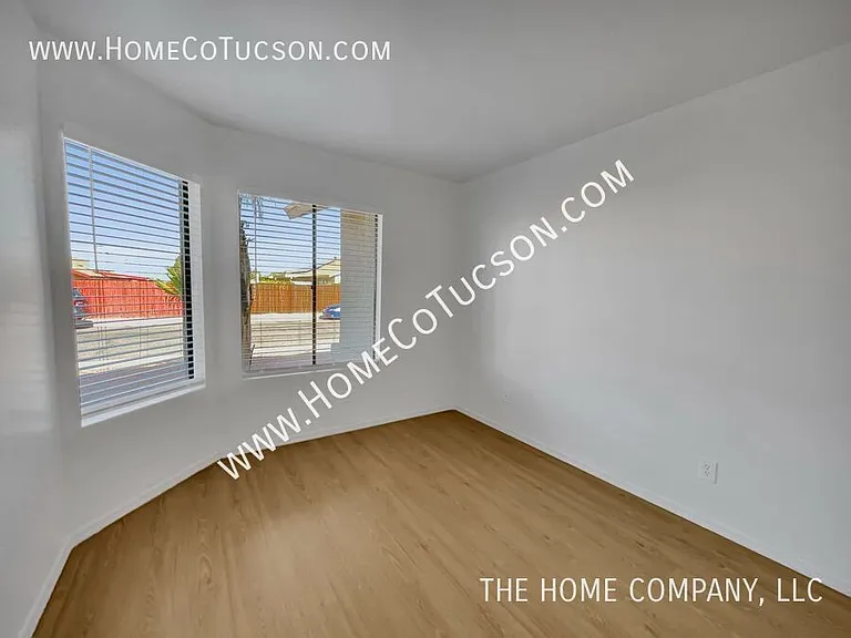 3873 S Havenhurst Dr — Photo 9