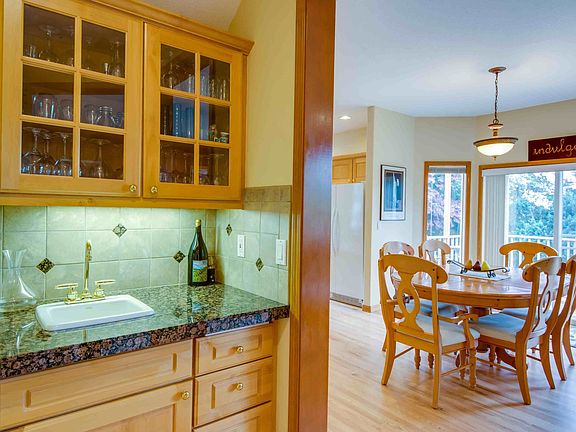 Wet Bar off Kitchen