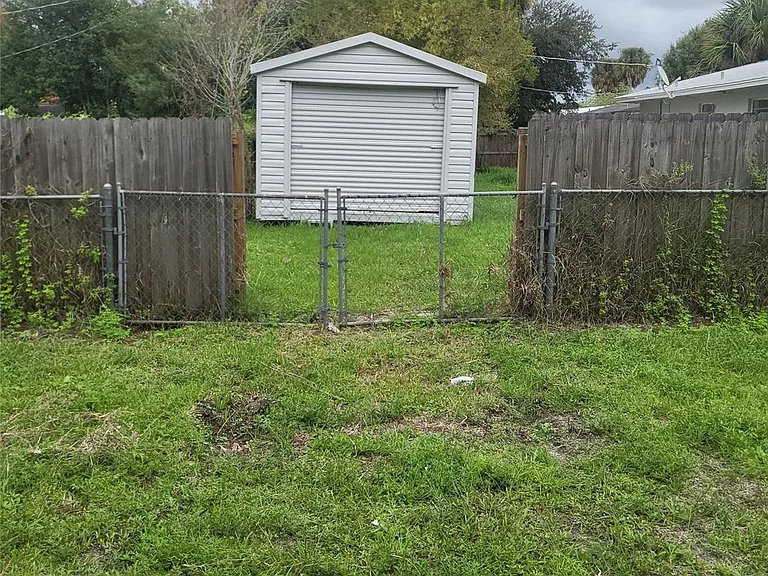 2185 NW 3rd St — Photo 13