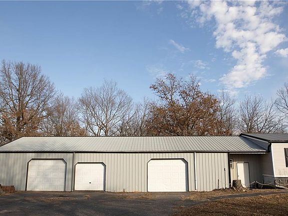 3rd image of 1061 SW County Road B