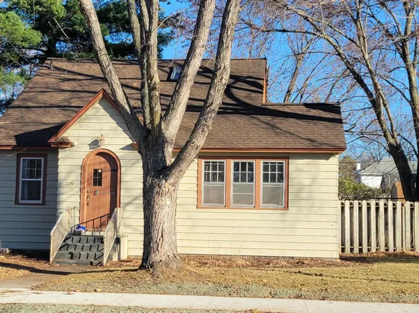 206 4th St NE, Little Falls, MN 56345