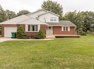 634 Valley Dr, Rossford, OH 43460