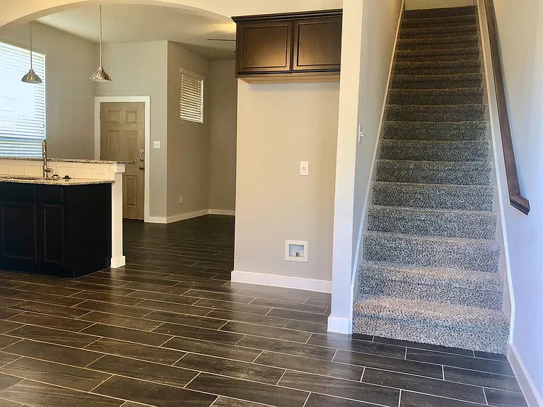 925 Chaparral Trl — Photo 6