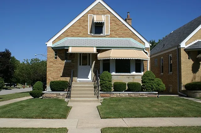 2579 Clarke St photo 1