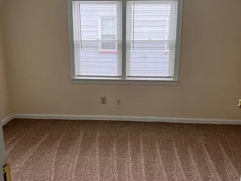 848 Lawrence Ave — Photo 13