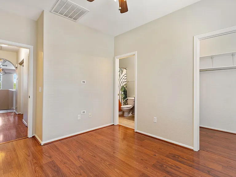 2256 E Huntington Dr — Photo 13