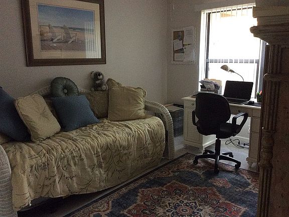 3rd image of 2909 SW Mariposa Cir