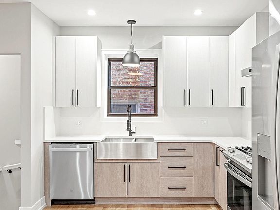 5th image of 6223 N Albany Ave #B