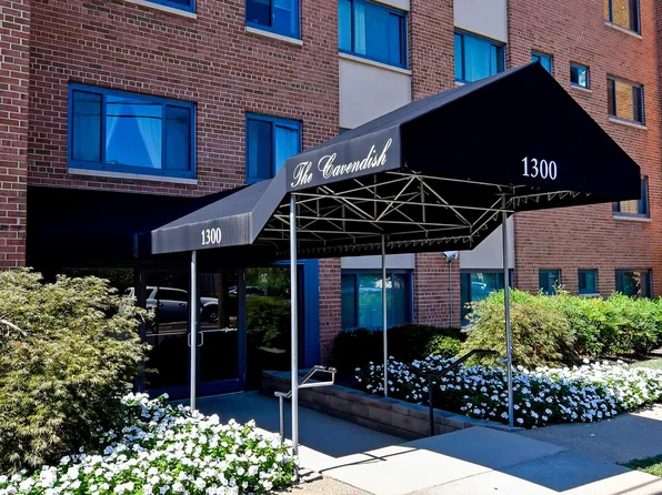 1300 S Arlington Ridge Rd APT 204, Arlington, VA 22202