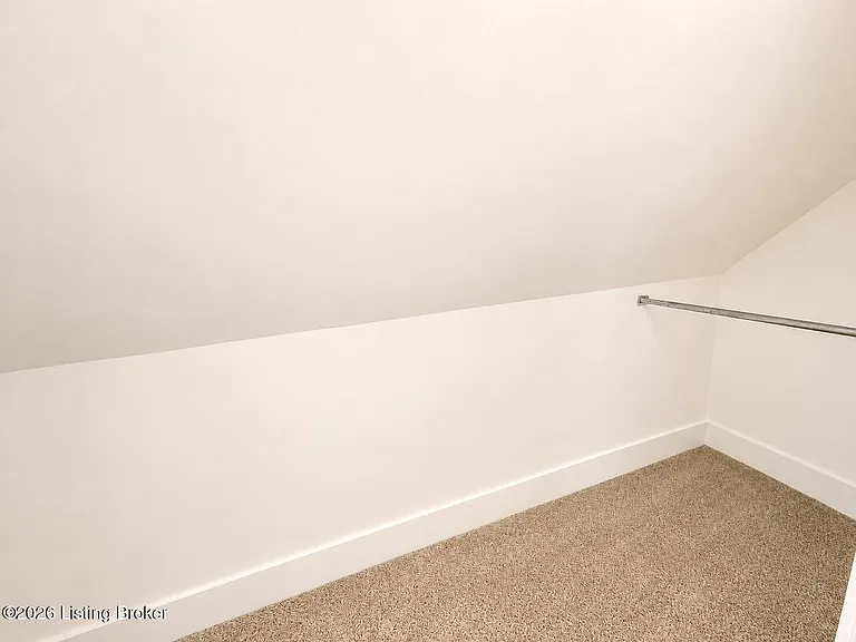 228 E Burnett Ave — Photo 23