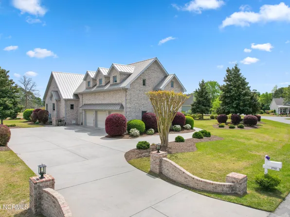 2732 Harbormaster Drive SE, Southport, NC 28461