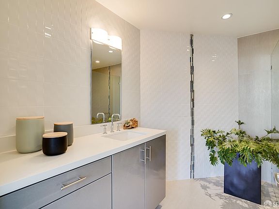 5th image of 736 Valencia St #402