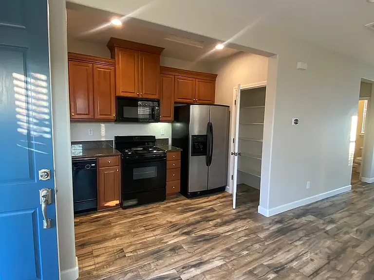 558 W Privado Way — Photo 8