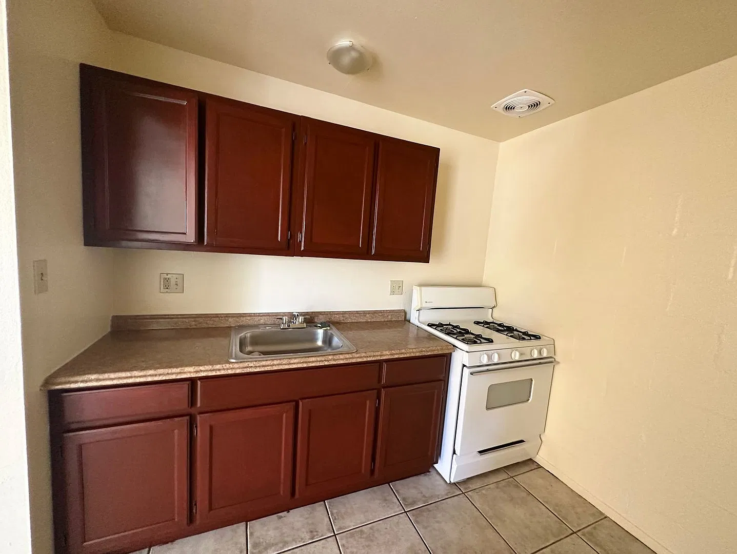 1678 Scott Ave. — Photo 4