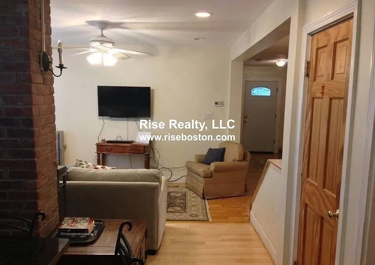 17 Holman St #1A — Photo 7