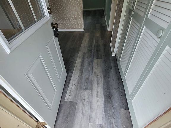 5th image of 1102 Hillwood Cir