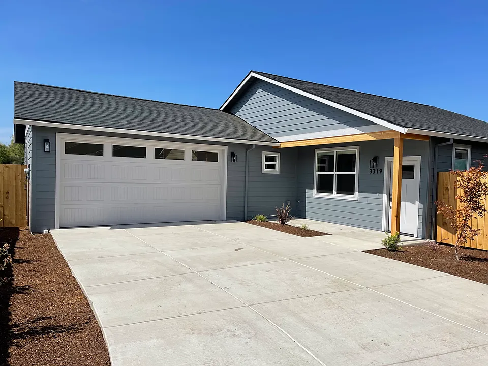 3319 Kingsbury Dr