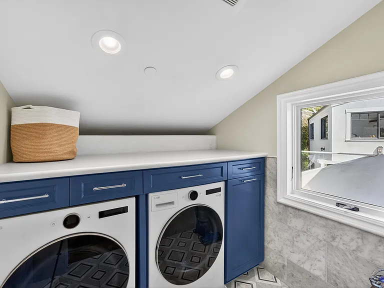 405 Blumont St — Photo 3