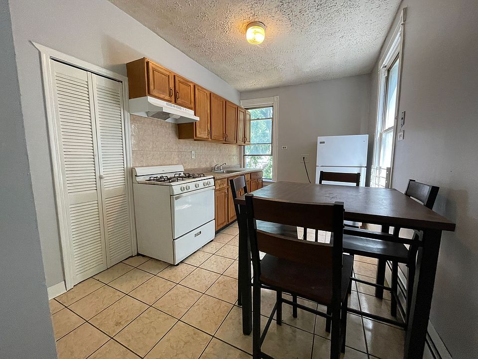 1st image of 116 Linden Ave #2