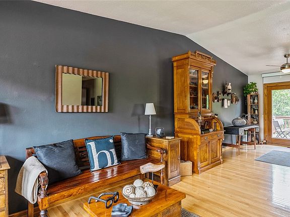 4th image of 1010 Woodland Park Dr