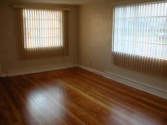 2nd image of 400 S Jersey St