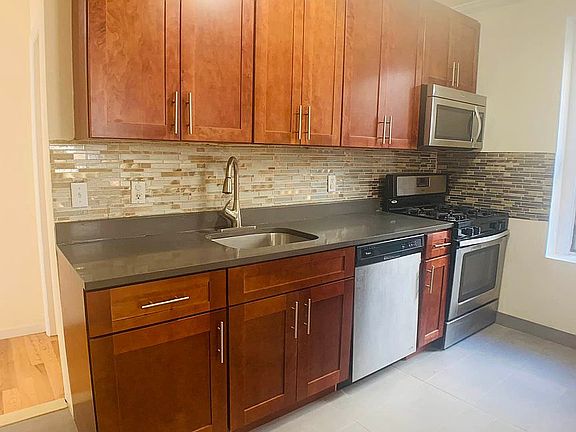 3rd image of 815 W 181st St APT 1A