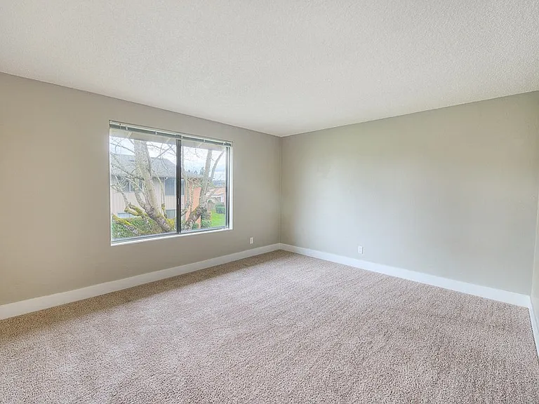 The Lindale Apartments — Photo 4