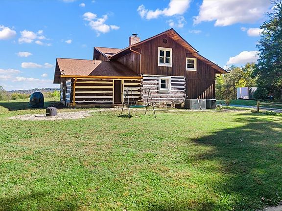 3rd image of 360 Woods Hollow Rd