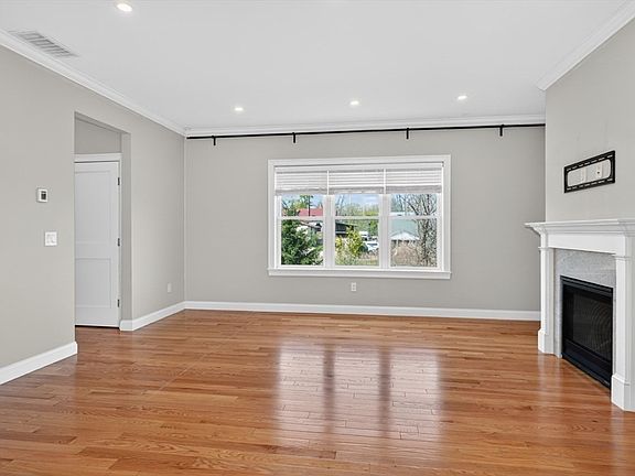 4th image of 228 Norfolk St #228
