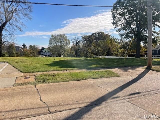 2nd image of 122 S 11th St