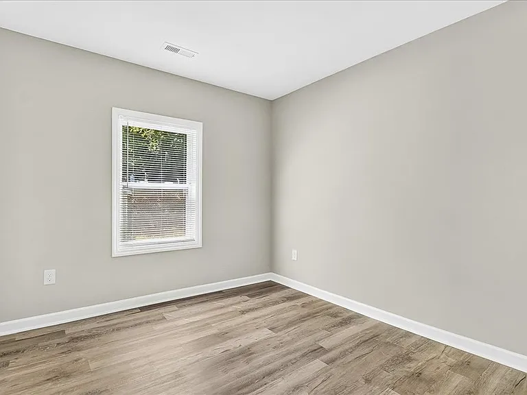403 Spring Ct — Photo 18