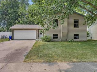 15 Birch Ct, North Liberty, IA 52317