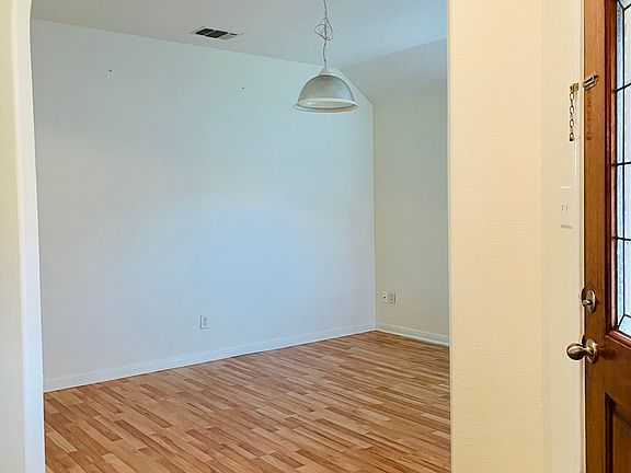 5th image of 9214 Putnam Dr