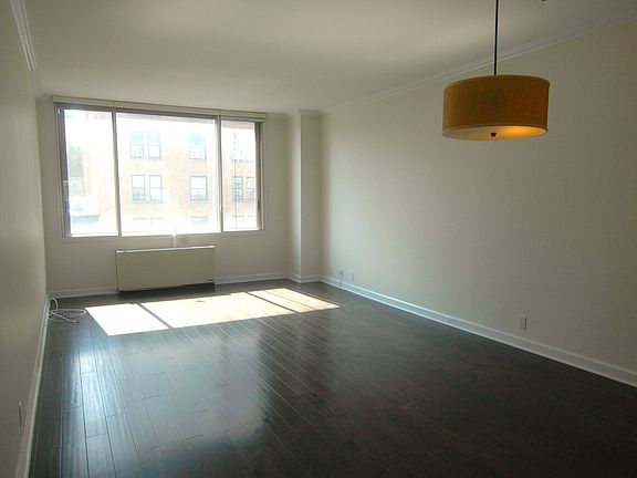 3rd image of 101 W 79th St APT 6A