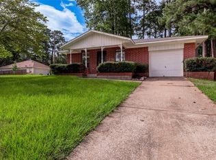 3011 Sand Dr, Huntsville, TX 77340