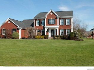 8602 Lakemont Dr, East Amherst, NY