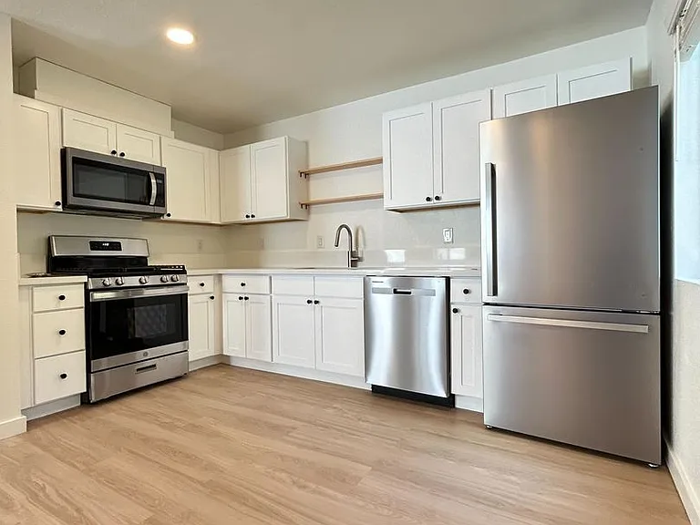 529 W. Victoria - 1236 San Pascual — Photo 14