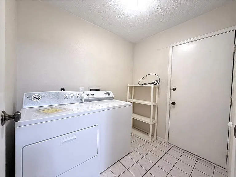 1318 Sand Stone Dr — Photo 17