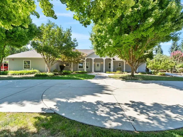 10691 E Tulare Ave, Sanger, CA 93657