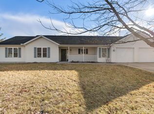 1210 Rolling Hills Dr, Mahomet, IL 61853