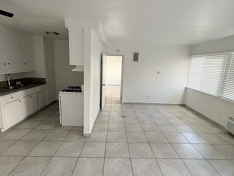 6623 Woodley Ave #6 — Photo 1