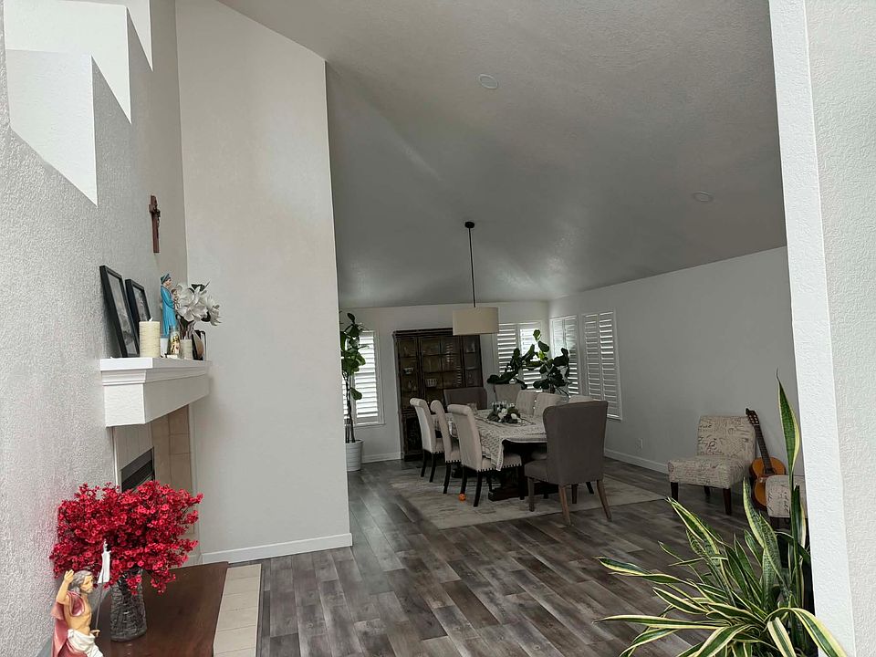 1st image of 977 Carson Way