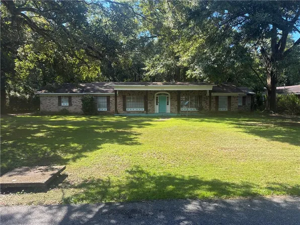 2228 E Vaughan Dr, Mobile, AL 36605