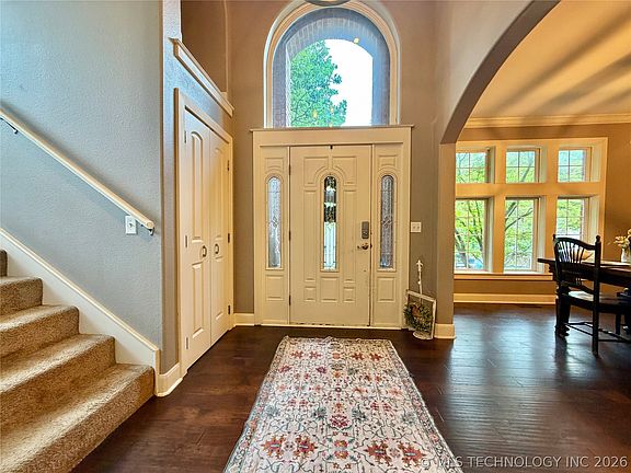 5th image of 306 Hickory Dr