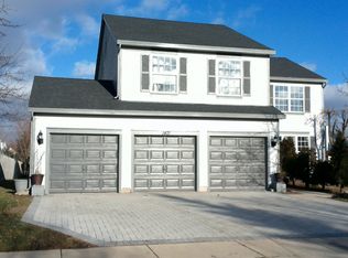 1471 Walnut Creek Dr, Elgin, IL 60123