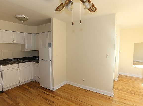 5th image of 1446 N Dearborn St APT 3C