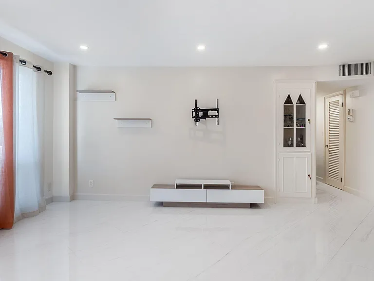 133 N Pompano Beach Blvd #204 — Photo 10