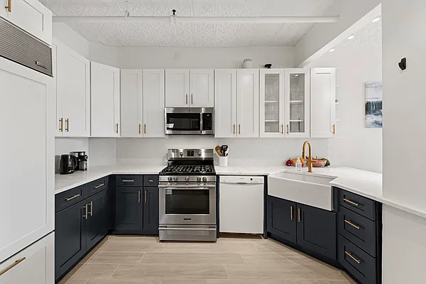 Sold by Compass | media 6